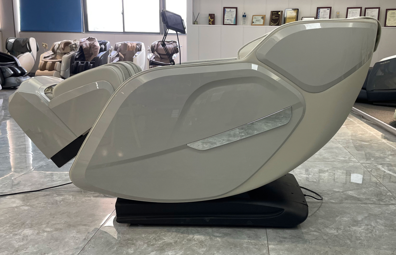 Elvione Luxe L1 - Signature Colour Edition